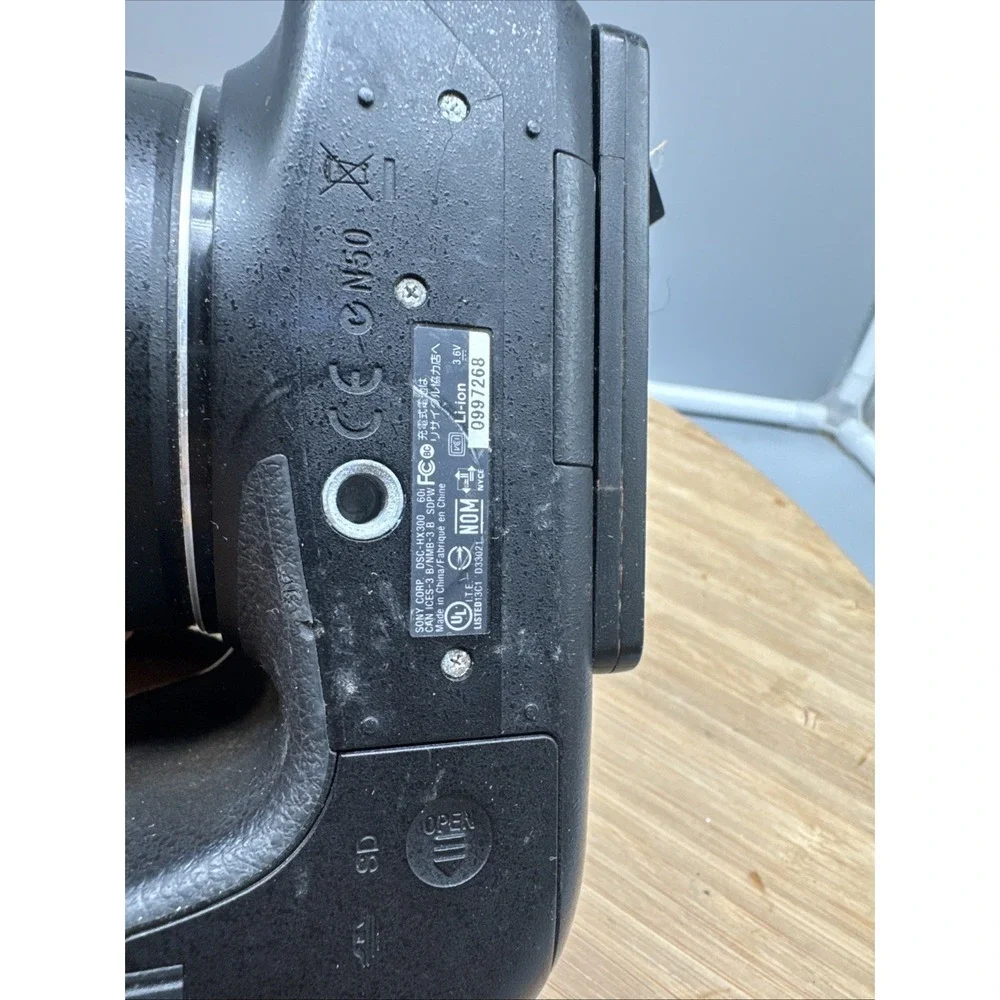 Sony Cyber-shot DSC-HX300 Bridge Camera 20.4MP 50x Zoom HD Video Black Untested